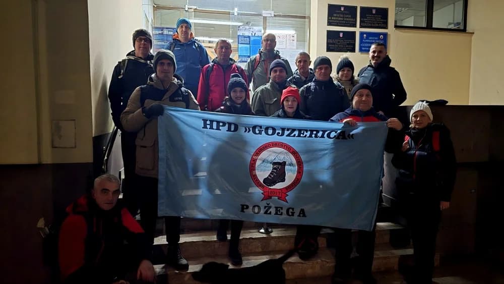 FOTO: Noćni izlet na Vrhovački grad - HPD Gojzerica Požega