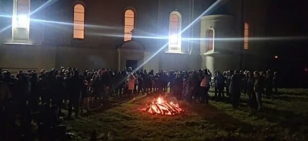 Pravoslavni vjernici zapalili badnjak uoči Božića