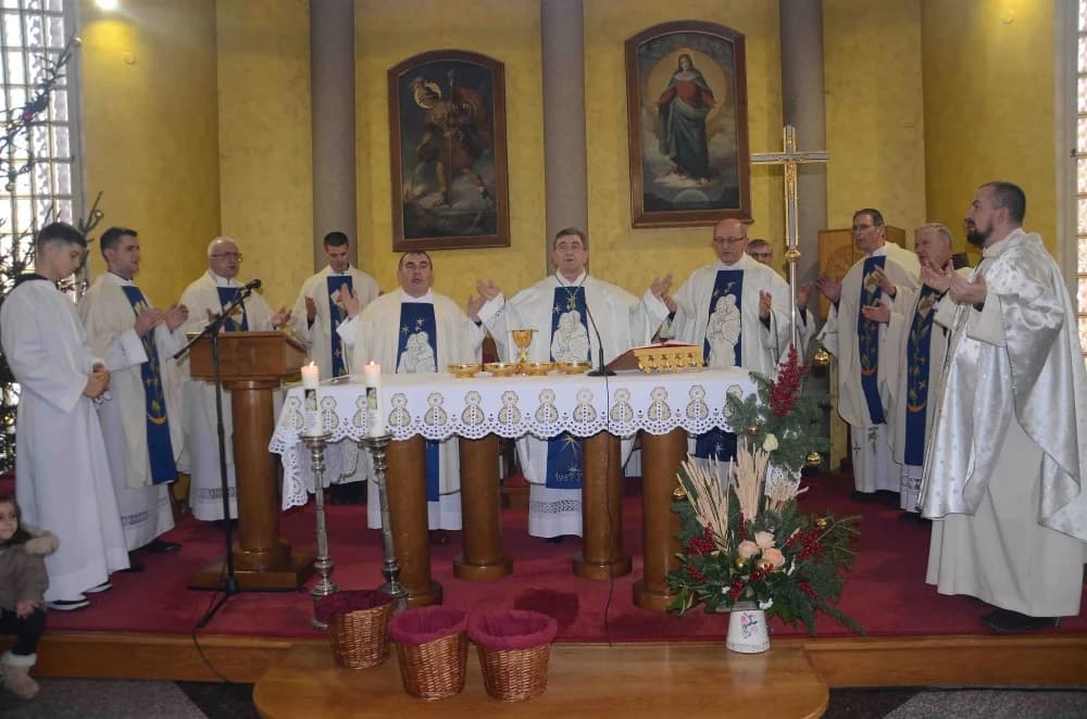 Biskup Martinović predvodio slavlje Gospe Brze Pomoći u Slavonskom Brodu