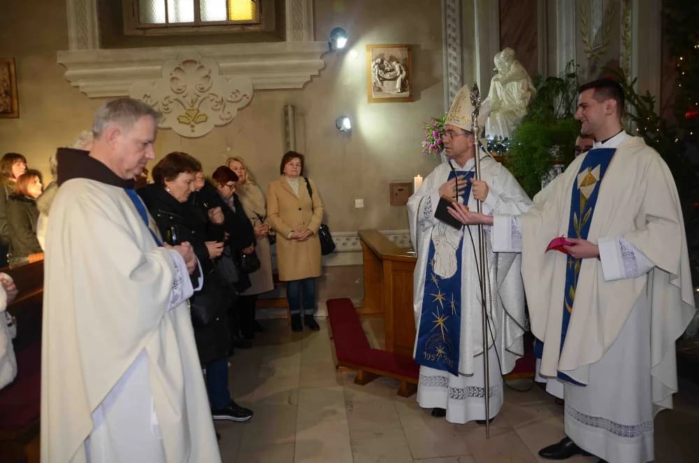 Biskup Martinović predvodio slavlje Gospe Brze Pomoći u Slavonskom Brodu