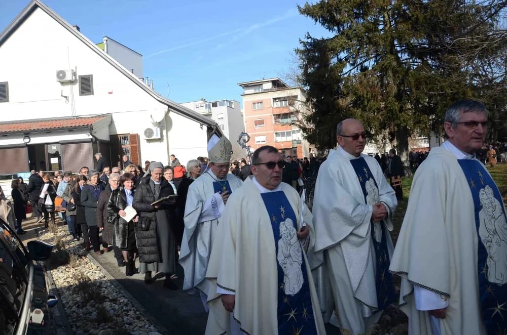 Biskup Martinović predvodio slavlje Gospe Brze Pomoći u Slavonskom Brodu