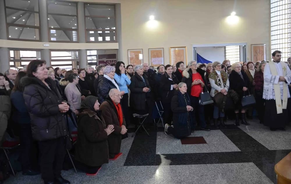 Biskup Martinović predvodio slavlje Gospe Brze Pomoći u Slavonskom Brodu