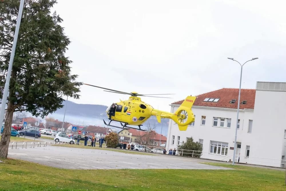 Po prvi put helikopter Helikopterske hitne medicinske službe sletio je u krugu požeške bolnice