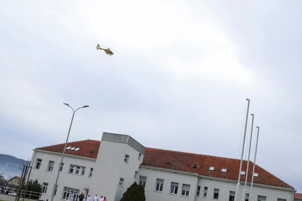 Po prvi put helikopter Helikopterske hitne medicinske službe sletio je u krugu požeške bolnice