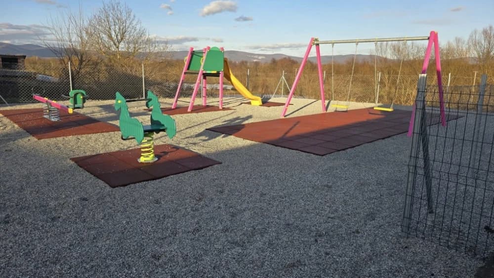 Iz Grada kažu da investiraju u budućnost naše djece. Pohvalili su se s dječjim igralištem u vrijednosti 9.821,70 eura
