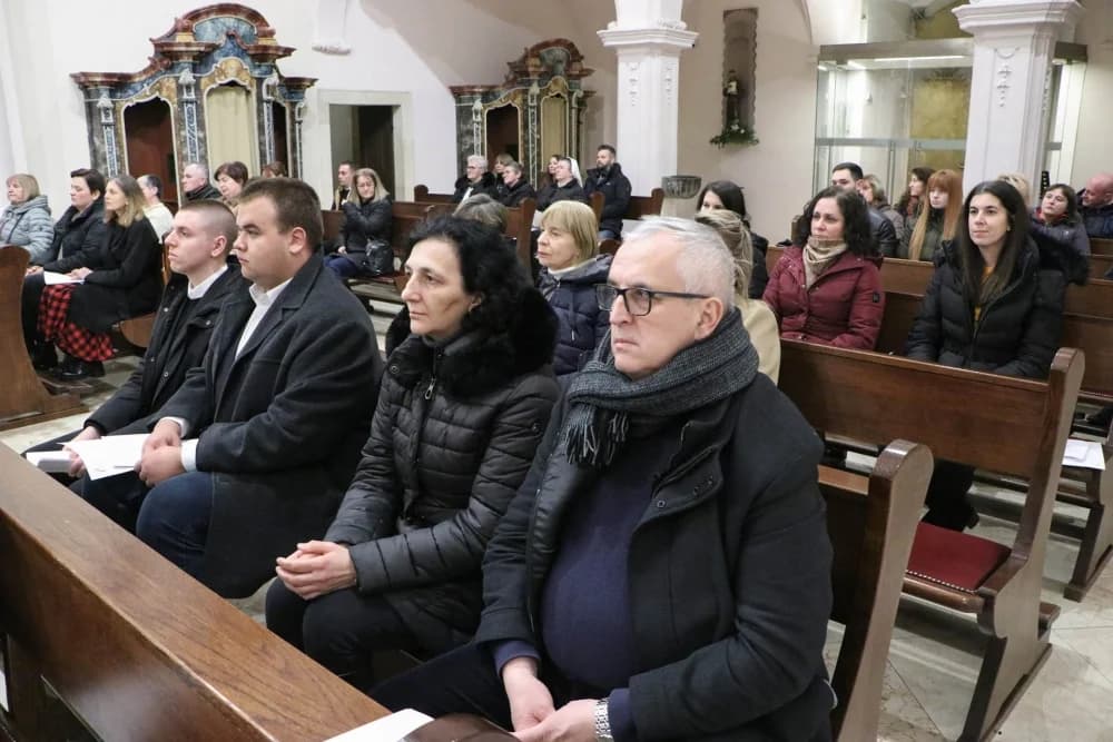 U subotu održan Božićni koncert osječkog Hrvatskog narodnog kazališta u požeškoj Katedrali