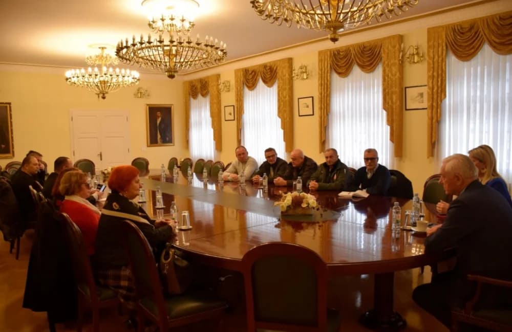 Održan sastanak predstavnika braniteljskih udruga iz Domovinskog rata s gradonačelnikom Glavićem