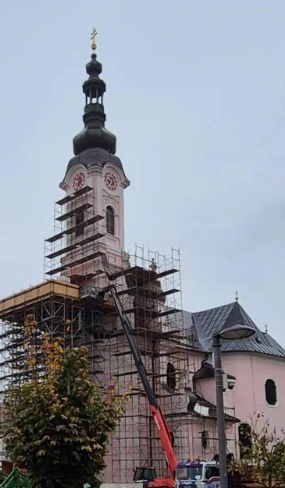 Tragedija u Požegi: Muškarac smrtno stradao pri padu sa skele