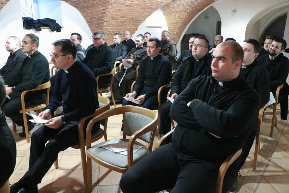Susret trajne formacije mladih svećenika i đakona u Požegi