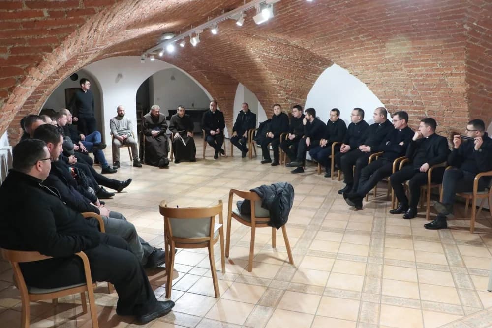 Susret trajne formacije mladih svećenika i đakona u Požegi