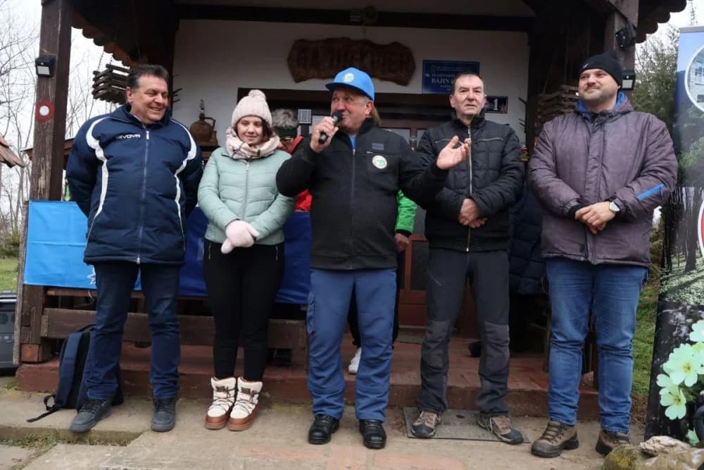 Zimska čarolija na Kapavcu: Tradicionalni pohod okupio planinare iz cijele Hrvatske
