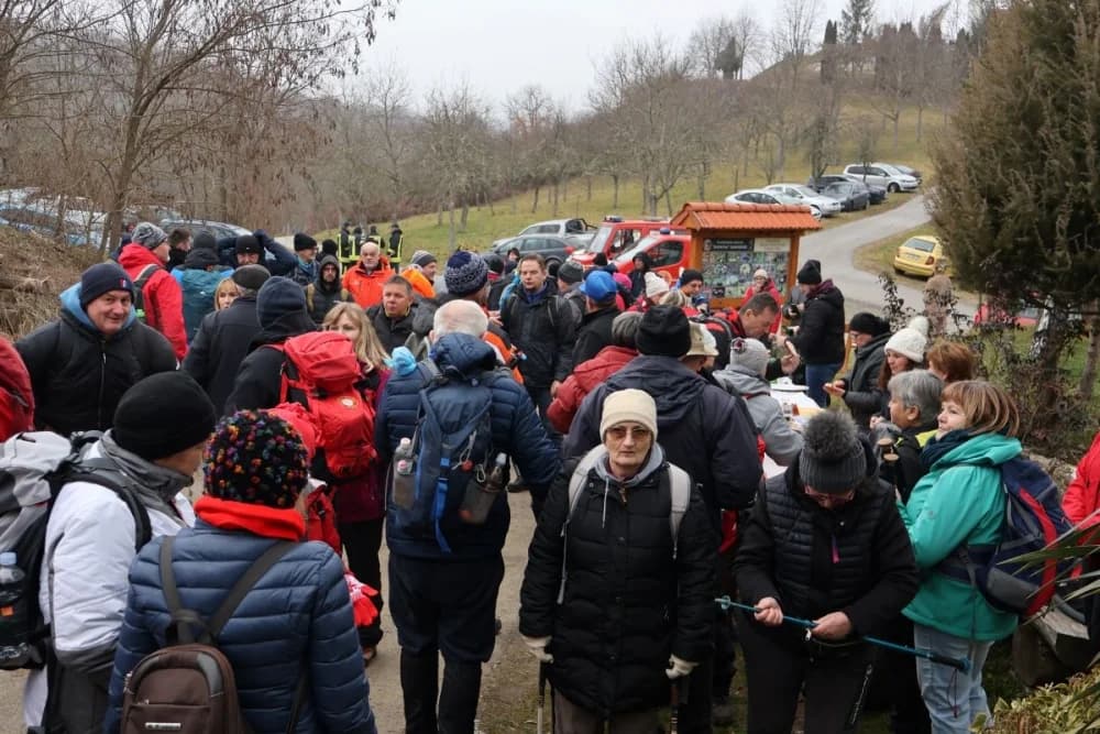 Zimska čarolija na Kapavcu: Tradicionalni pohod okupio planinare iz cijele Hrvatske