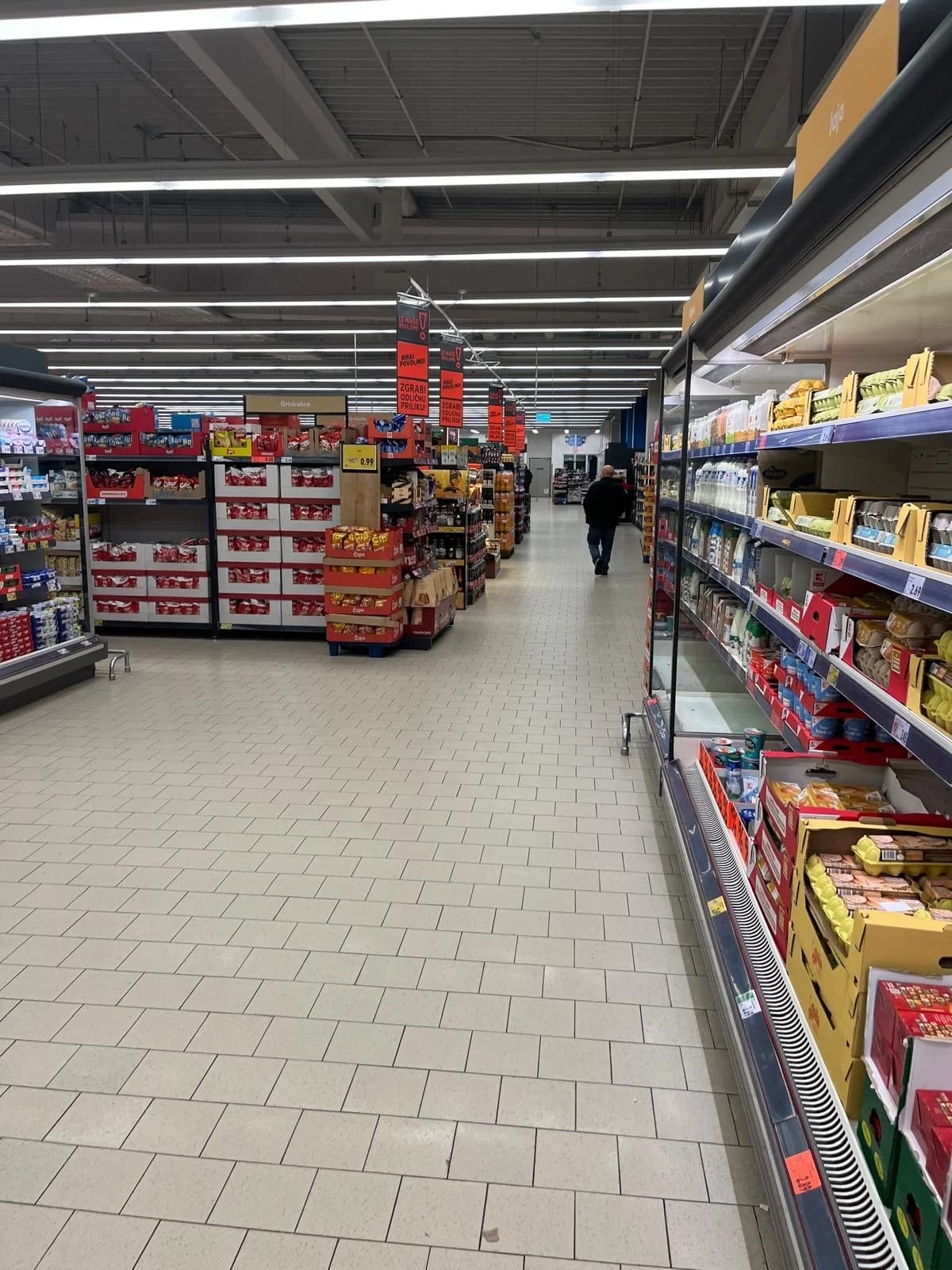 Bojkot trgovina: Donosimo fotografije iz jednog trgovačkog centra u Požegi