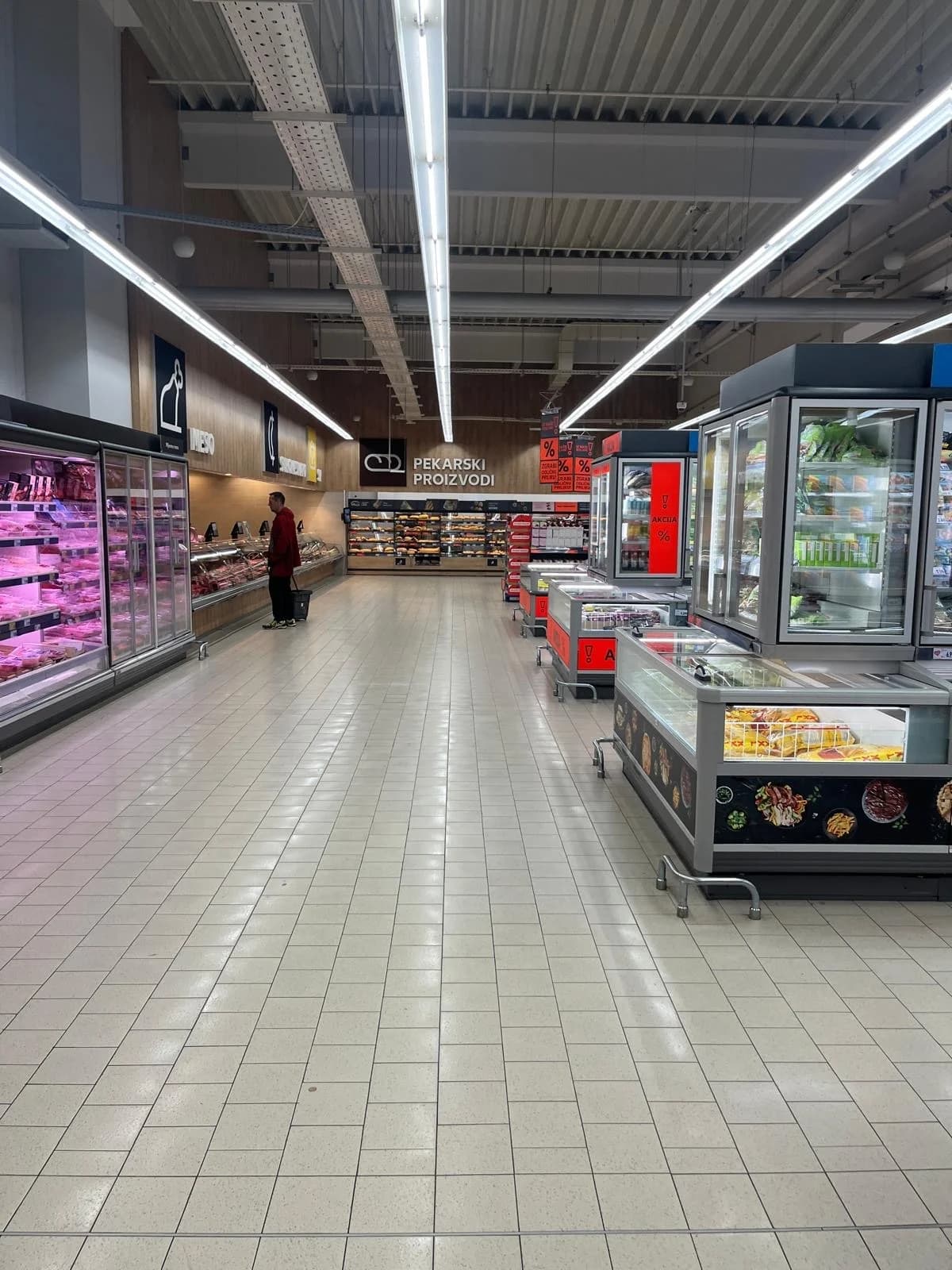 Bojkot trgovina: Donosimo fotografije iz jednog trgovačkog centra u Požegi
