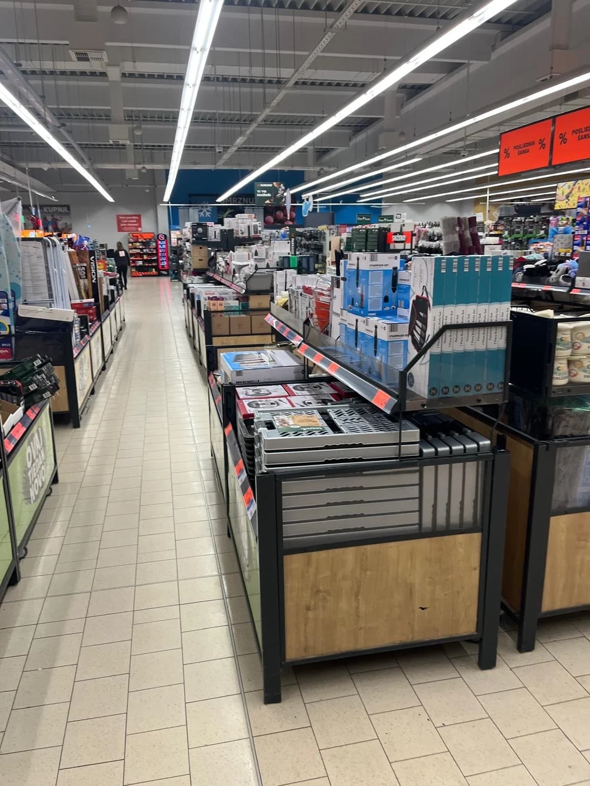 Bojkot trgovina: Donosimo fotografije iz jednog trgovačkog centra u Požegi