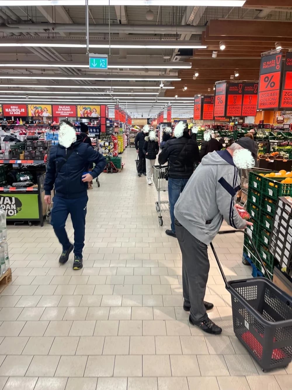 Nakon bojkota – trgovački centri danas u Požegi prepuni. Donosimo fotografije