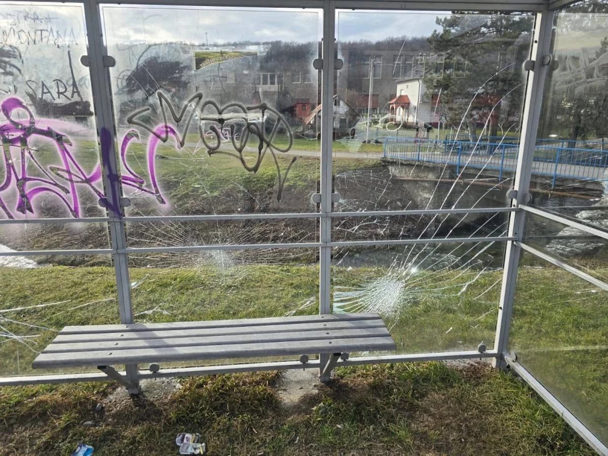 Velika: Vandali uništavaju sve pred sobom