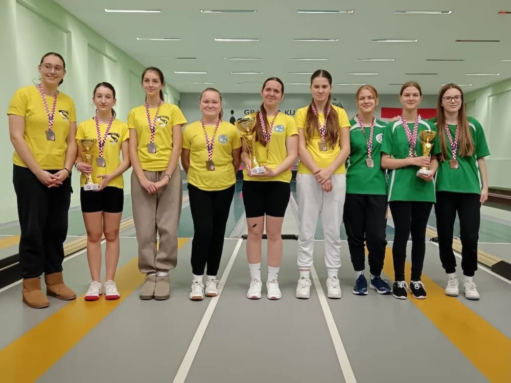Državne prvakinje: Slavica Blažević, Franka De Zan i Lorena Zubalj na krovu juniorskog kuglanja