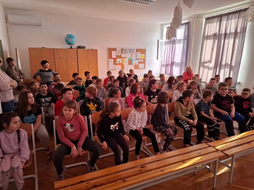 Zoran Vakula posjetio čaglinske osnovnoškolce i održao predavanje