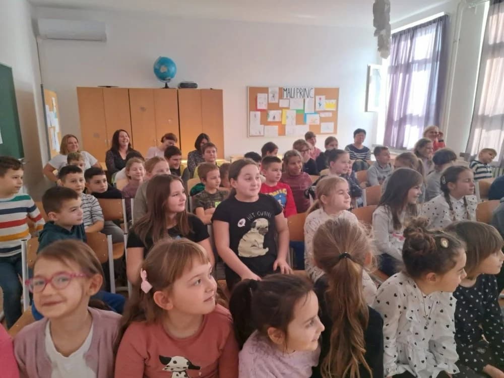 Zoran Vakula posjetio čaglinske osnovnoškolce i održao predavanje