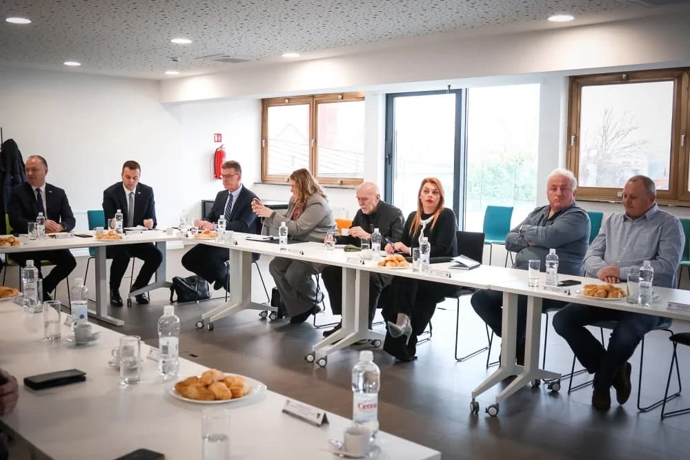Ministar Šipić u radnom posjetu županiji, najavljene nove mjere za mlade obitelji