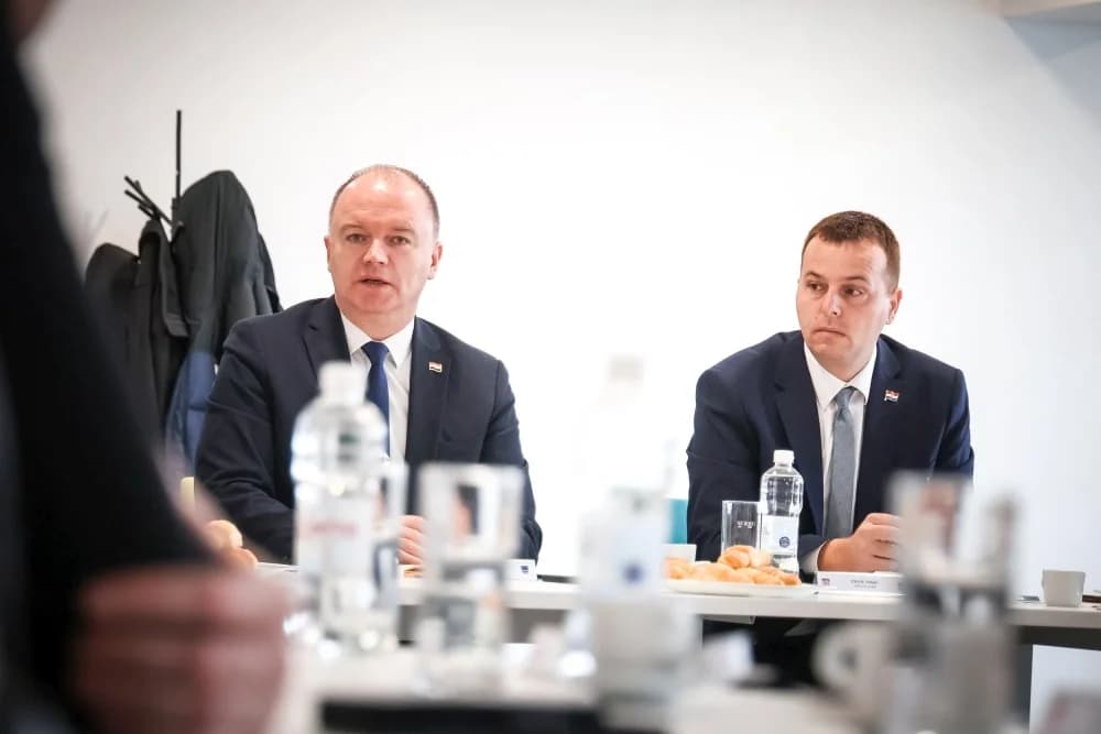 Ministar Šipić u radnom posjetu županiji, najavljene nove mjere za mlade obitelji