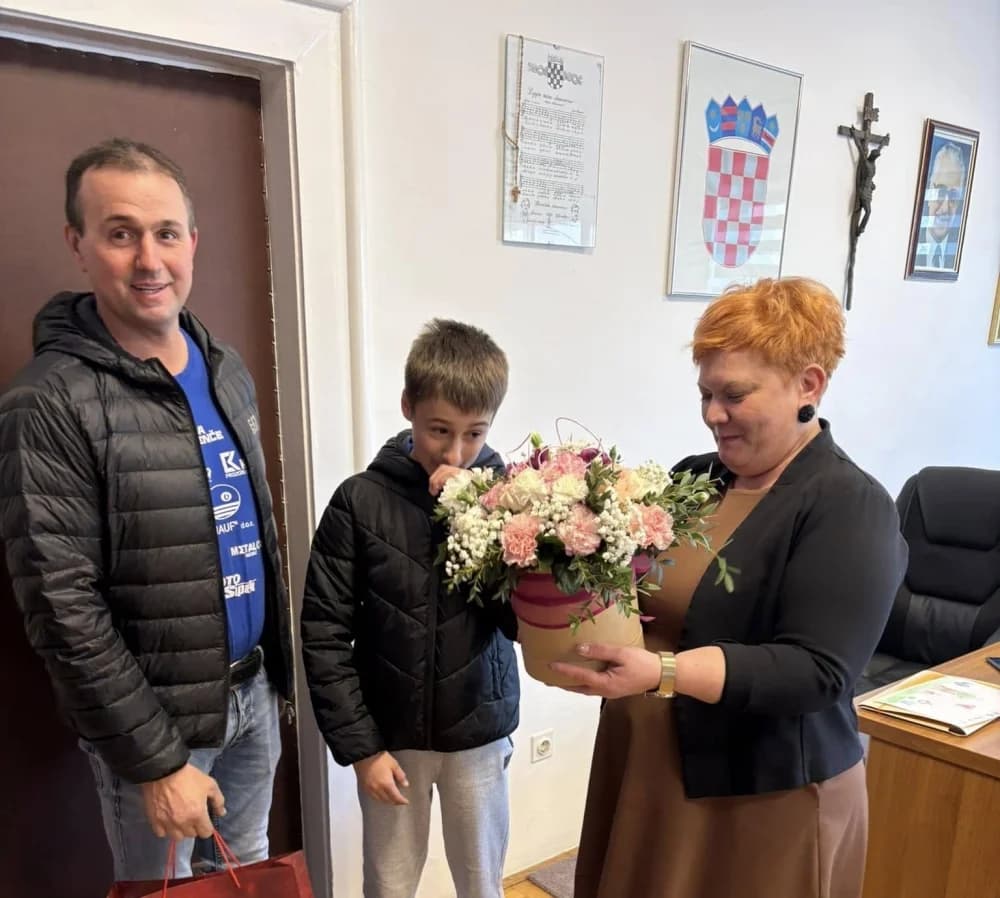 Najbolji mladi pakrački sportaš Stefan Lenče u posjetu kod gradonačelnice Anamarije Blažević