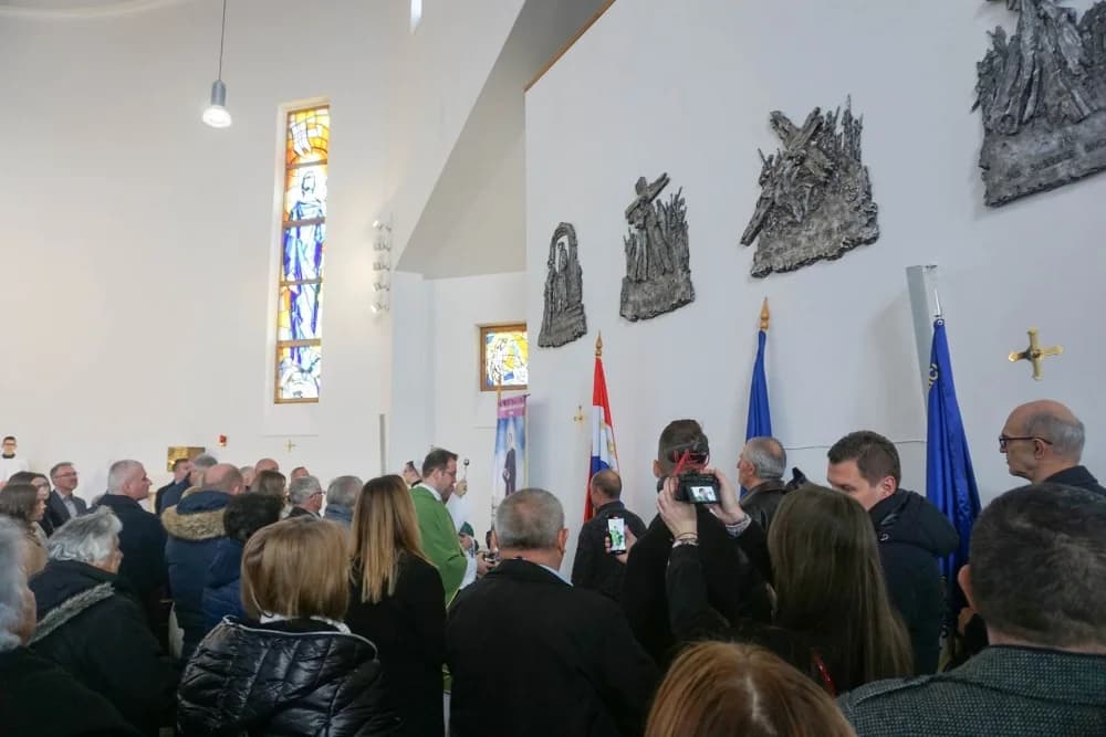 Blagoslov križnog puta u novljanskoj Župi bl. Alojzija Stepinca