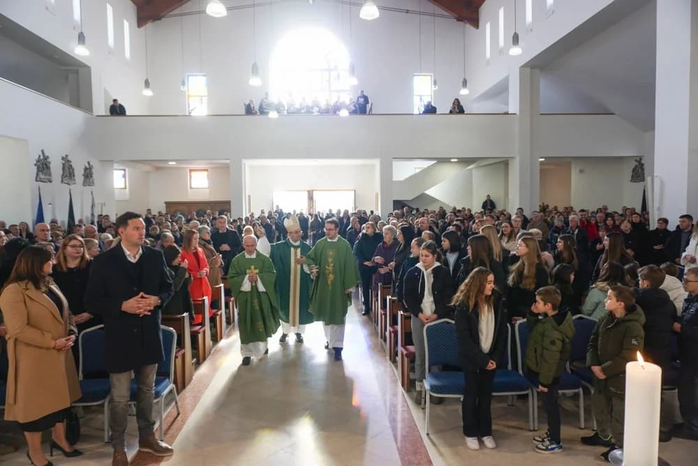 Blagoslov križnog puta u novljanskoj Župi bl. Alojzija Stepinca