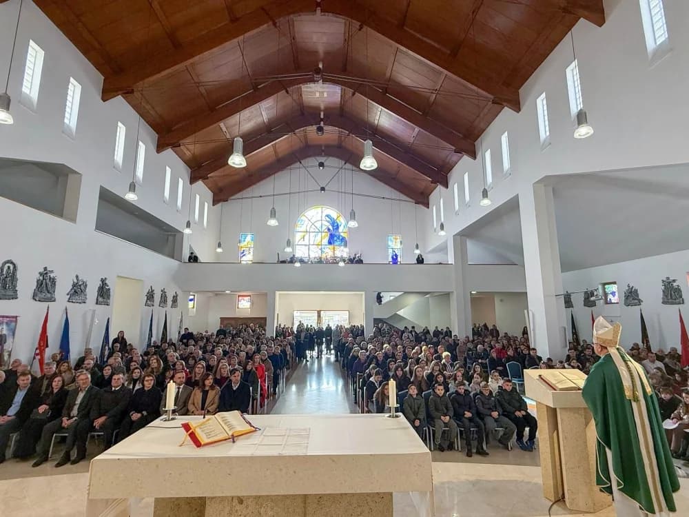 Blagoslov križnog puta u novljanskoj Župi bl. Alojzija Stepinca