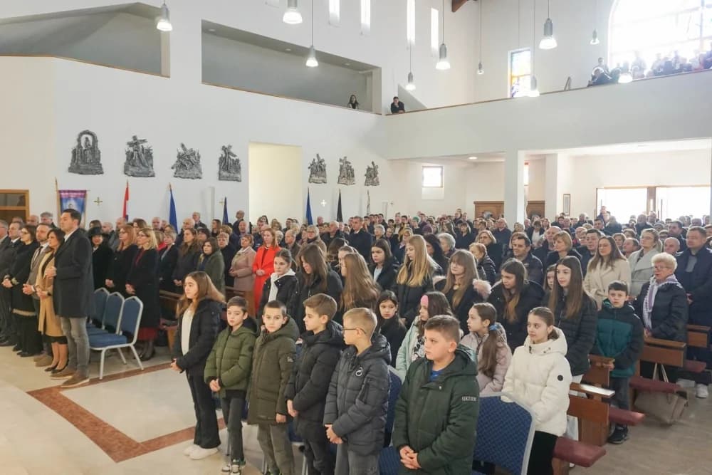 Blagoslov križnog puta u novljanskoj Župi bl. Alojzija Stepinca