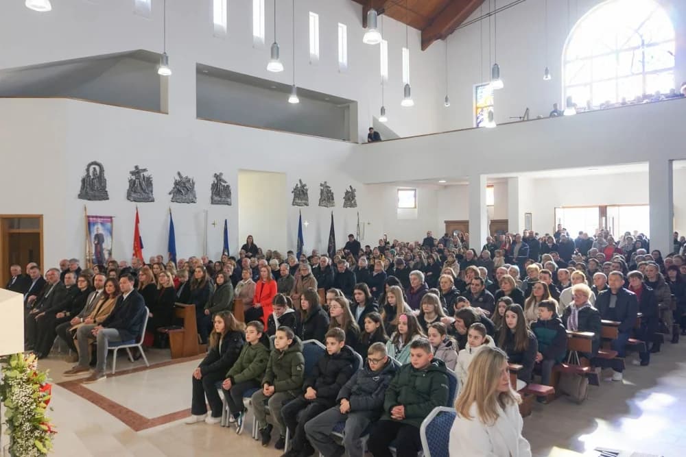 Blagoslov križnog puta u novljanskoj Župi bl. Alojzija Stepinca