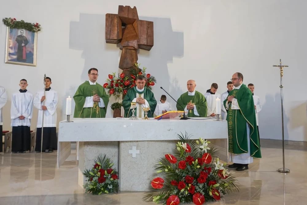 Blagoslov križnog puta u novljanskoj Župi bl. Alojzija Stepinca