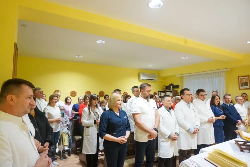 Biskup Martinović prigodom Svjetskog dana bolesnika posjetio požešku bolnicu