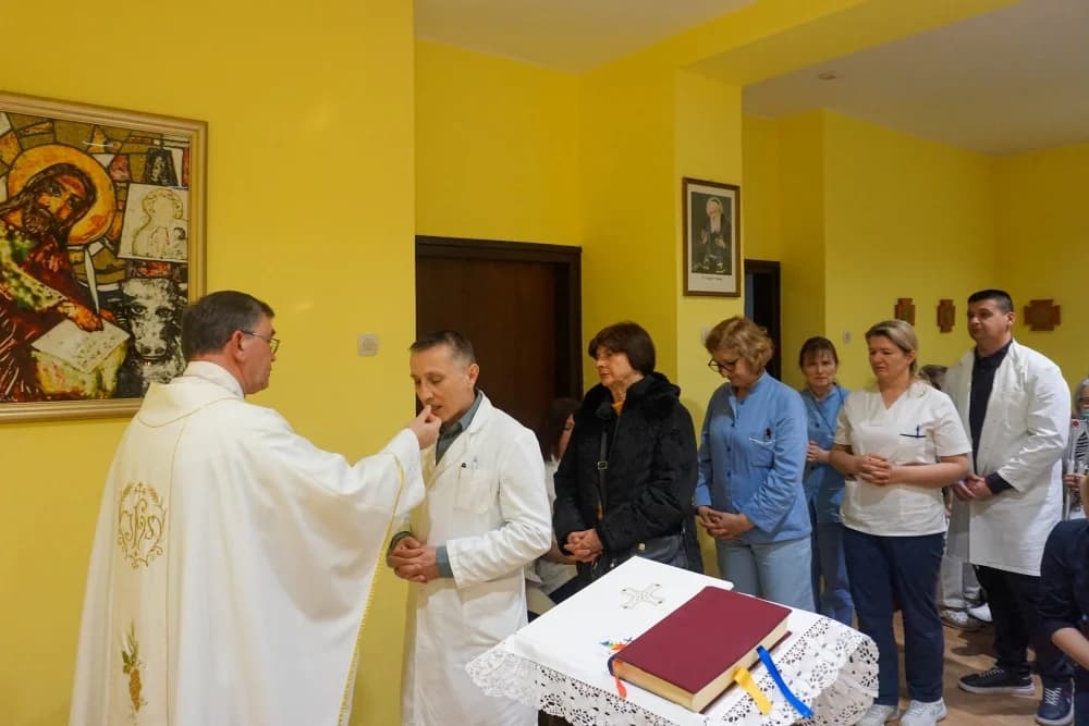 Biskup Martinović prigodom Svjetskog dana bolesnika posjetio požešku bolnicu