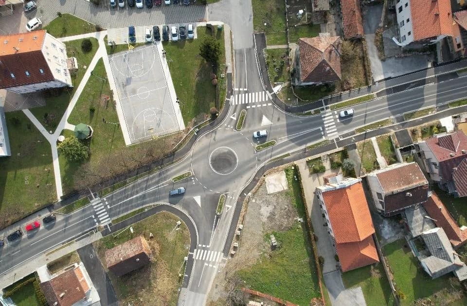 Prilaz iz pravca Dobrovca stvara probleme, vozače zabrinjava učestalo oduzimanje prednosti