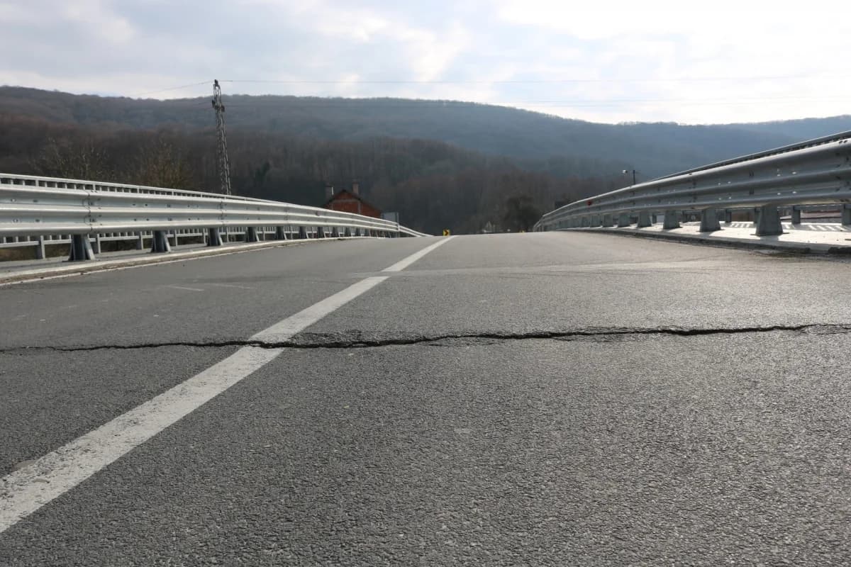 Pakrac: Nova regulacija glavne ceste i propadanje asfalta kod mosta u Kusonjama