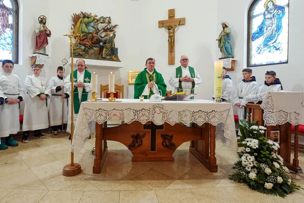 Biskup Martinović krstio četvero djece u Župi Brodski Stupnik