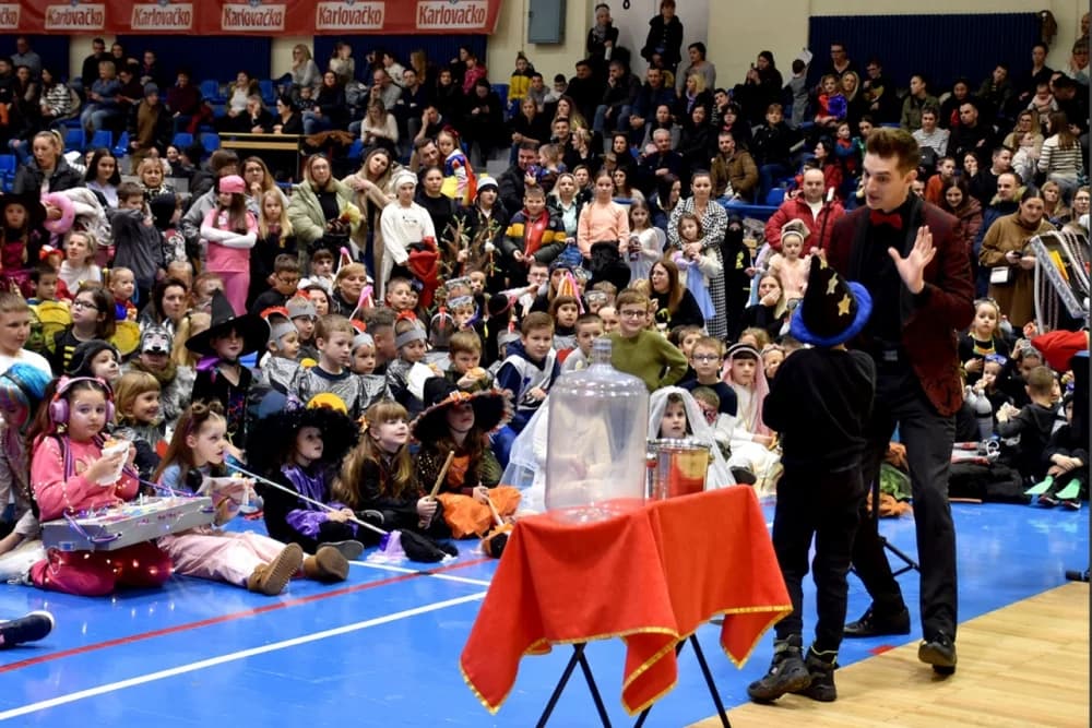 Maškare ispunile grad