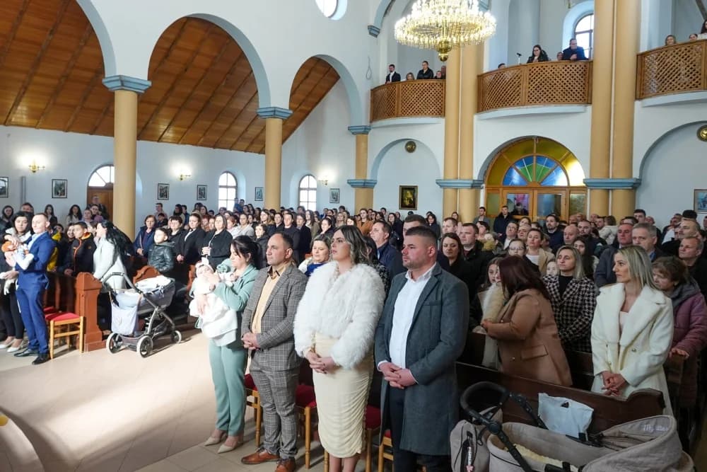 Krštenje šestog djeteta roditelja Jozić u Đulovcu