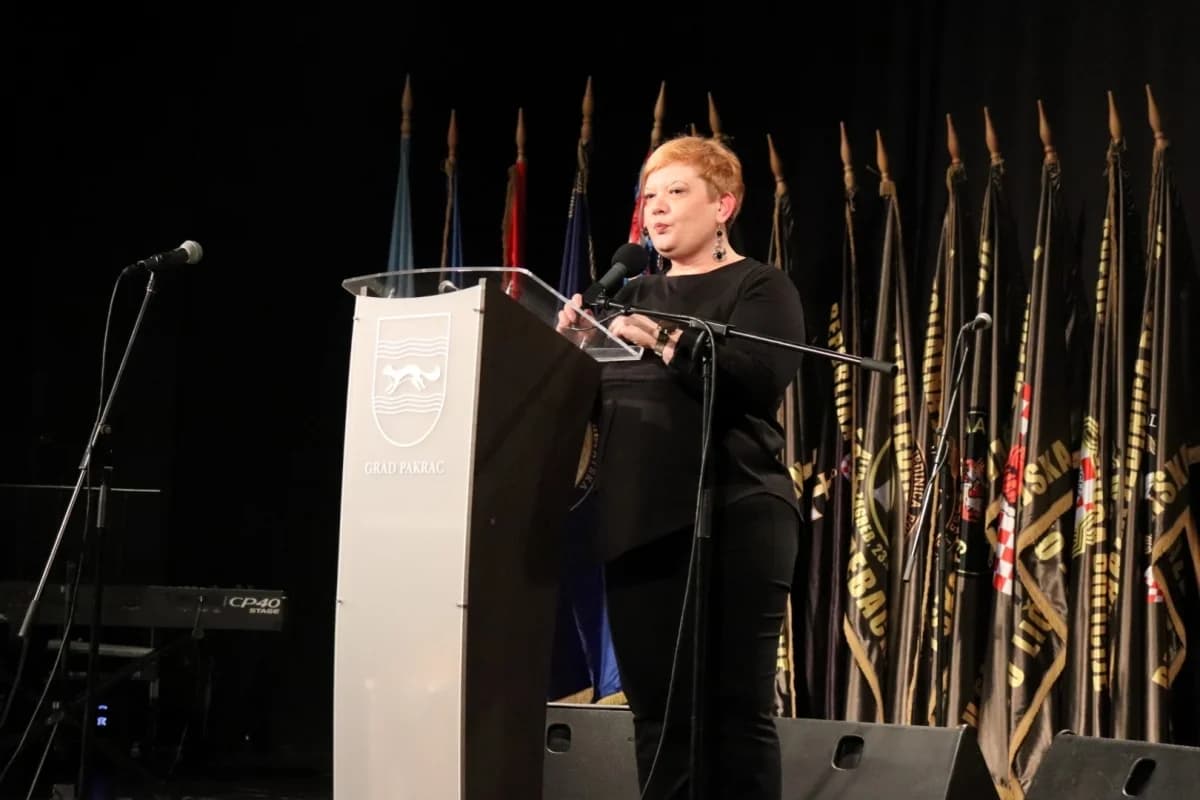 Ministar Medved uručio zahvalnice postrojbama za obranu Pakraca