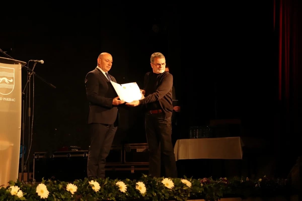 Ministar Medved uručio zahvalnice postrojbama za obranu Pakraca