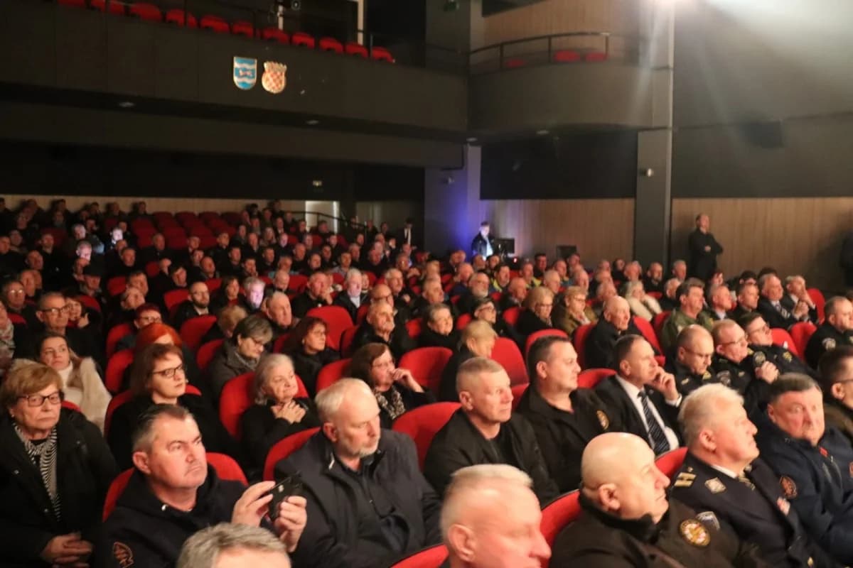 Ministar Medved uručio zahvalnice postrojbama za obranu Pakraca