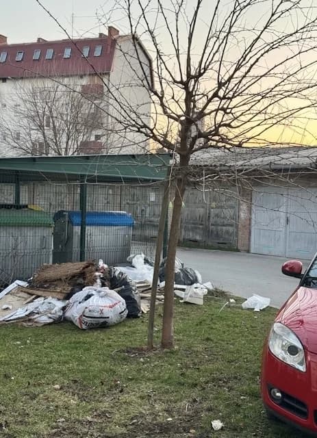 Ilegalno odlaganje smeća u Ulici dr. Vlatka Mačeka u Požegi