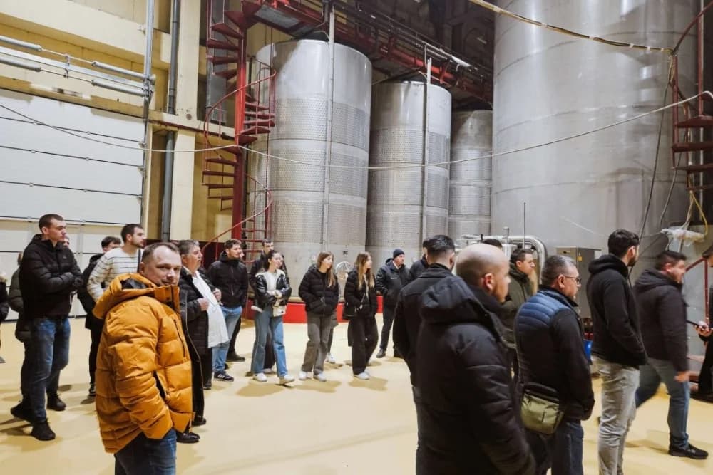 Tamburaši iz Mostara gostovali u Kutjevu i posjetili vinarije