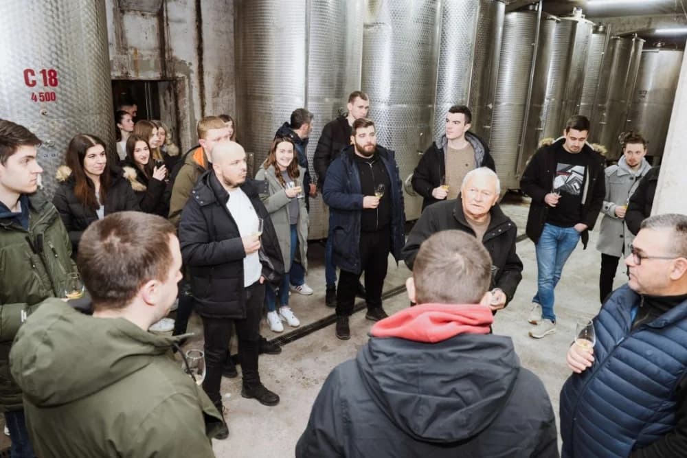 Tamburaši iz Mostara gostovali u Kutjevu i posjetili vinarije