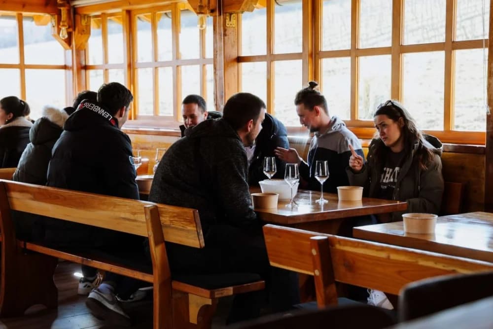 Tamburaši iz Mostara gostovali u Kutjevu i posjetili vinarije