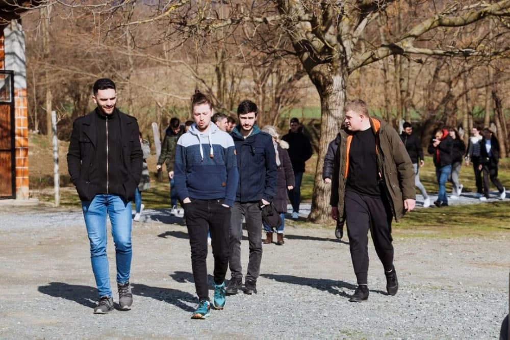 Tamburaši iz Mostara gostovali u Kutjevu i posjetili vinarije