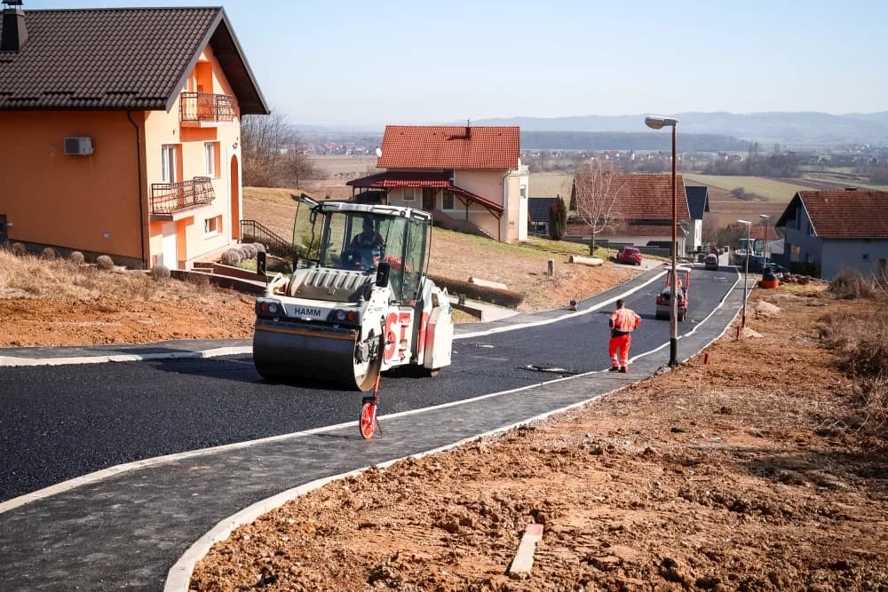 Završetak radova u Pleternici kojima će se pospješiti prometna povezanost i riješiti problem oborinske odvodnje