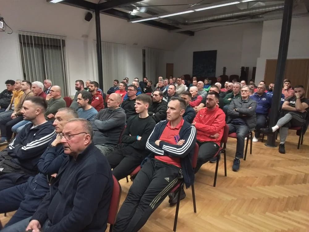 U POŽEGI: Sreten Ćuk i Mario Galović održali seminar nogometnim sucima i trenerima